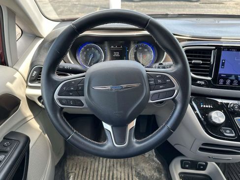 Used 2017 Chrysler Pacifica Touring-L FWD image 14