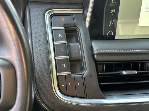 Used 2022 GMC Yukon XL SLT w/ SLT Luxury Package image 18