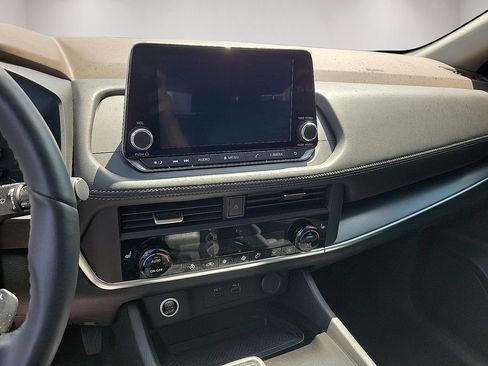 Used 2023 Nissan Rogue SV w/ SV Premium B Package FWD image 9