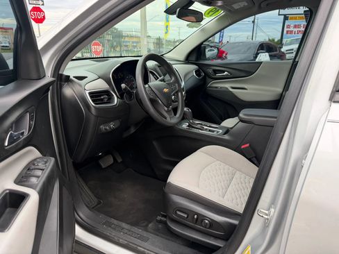 Used 2019 Chevrolet Equinox LS w/ LS Convenience Package FWD image 8