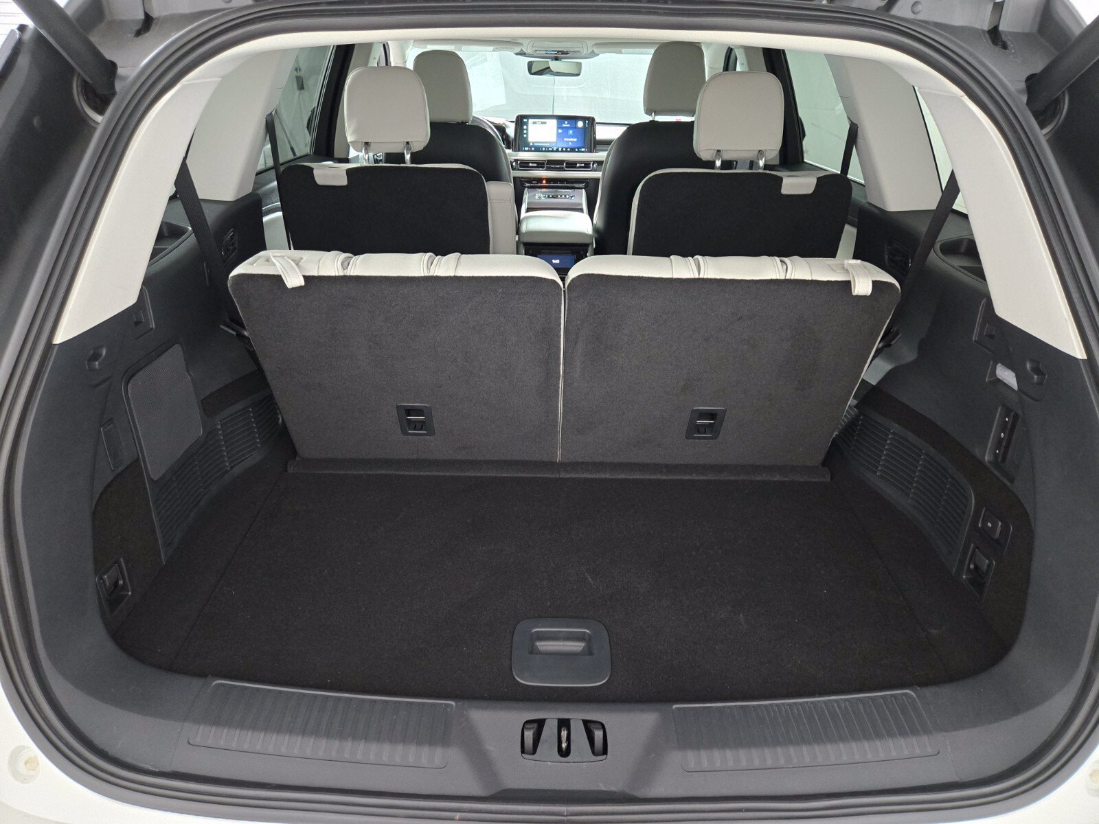 New 2026 Lincoln Aviator AWD w/ Jet Appearance Package image 18