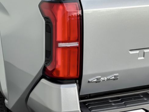 Certified 2025 Toyota Tacoma SR5 image 25