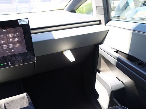 Used 2025 Tesla Cybertruck AWD Crew Cab image 20