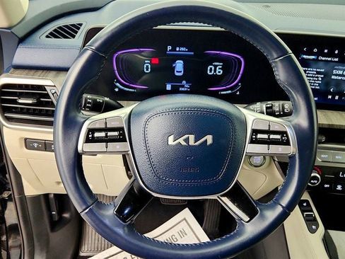 Used 2024 Kia Telluride EX w/ EX Captain's Chair Package FWD image 15