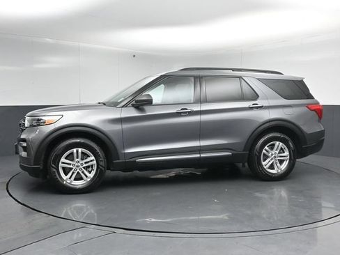 Used 2021 Ford Explorer XLT w/ Equipment Group 202A AWD/4WD image 4