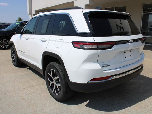 Used 2024 Jeep Grand Cherokee Limited image 9