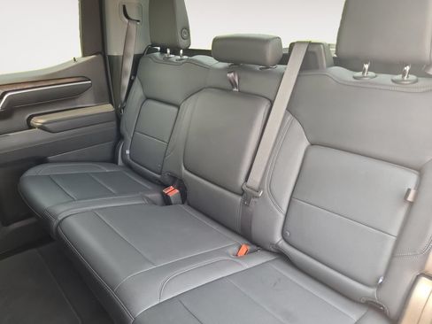 Used 2025 GMC Sierra 1500 SLT AWD/4WD image 13