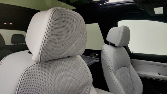 Used 2024 BMW X7 xDrive40i w/ Premium Package AWD/4WD image 36