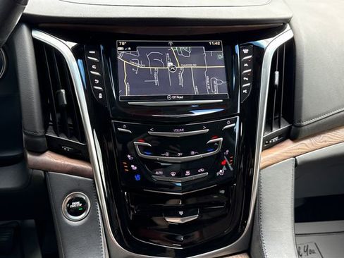Used 2019 Cadillac Escalade Luxury AWD/4WD image 34