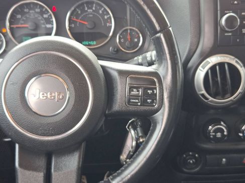 Used 2013 Jeep Wrangler Unlimited Rubicon w/ Connectivity Group AWD/4WD image 20