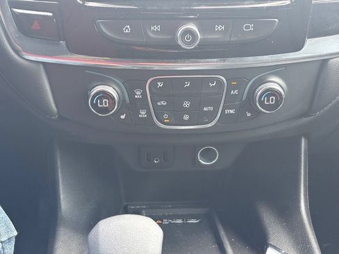 Used 2023 Chevrolet Traverse LT FWD image 12