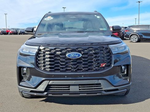 Used 2025 Ford Explorer ST image 2