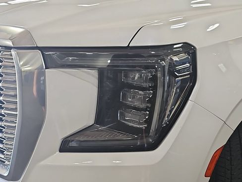 Used 2022 GMC Yukon XL Denali w/ Denali Ultimate Package AWD/4WD image 39
