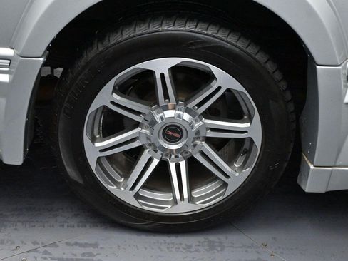 Used 2017 GMC Savana 2500 RWD image 42