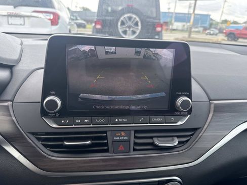 Used 2023 Nissan Altima 2.5 SV FWD image 23