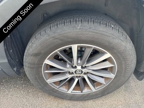 Used 2019 Toyota Highlander XLE AWD/4WD image 23