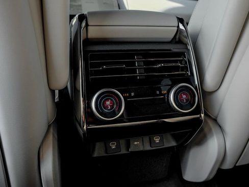 New 2025 Land Rover Range Rover Sport SE image 18