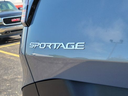 Used 2025 Kia Sportage EX FWD image 6