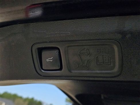 Used 2018 Ford Expedition Limited w/ Equipment Group 301A image 11