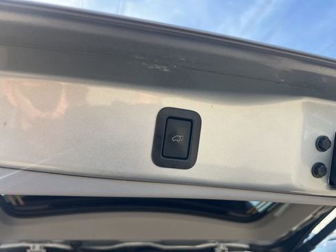 Used 2018 Toyota Highlander Plus image 17