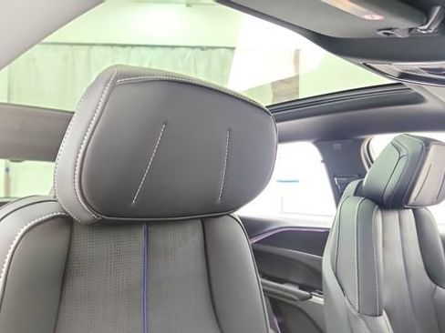 Used 2024 Cadillac Lyriq Luxury AWD/4WD image 35