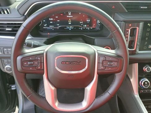 Used 2024 GMC Yukon XL Denali AWD/4WD image 9