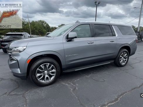 Used 2021 Chevrolet Suburban LT w/ LT Signature Package image 4