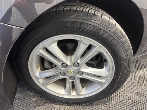 Used 2017 Chevrolet Cruze LT w/ Convenience Package image 40