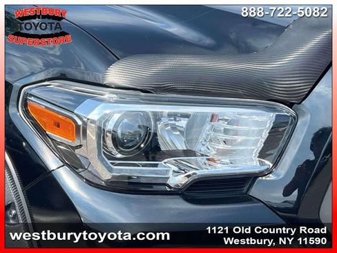 Used 2022 Toyota Tacoma TRD Off-Road w/ Technology Package AWD/4WD image 13