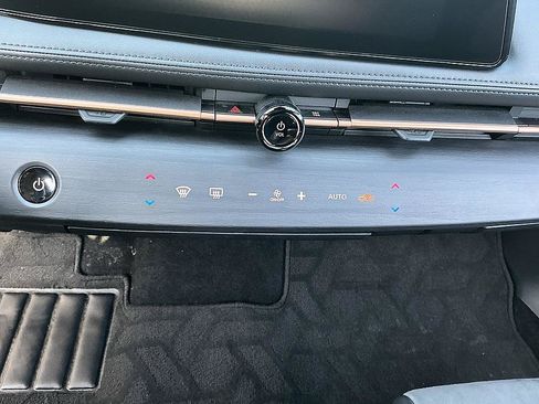 Certified 2023 Nissan Ariya FWD image 18