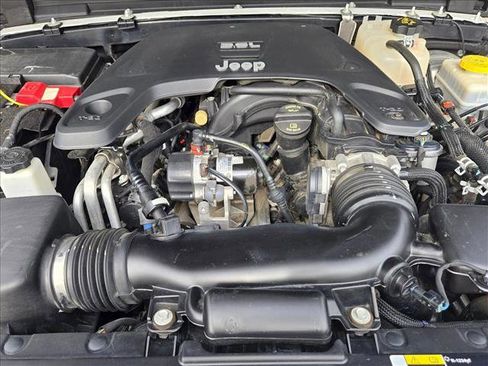 Used 2021 Jeep Wrangler Unlimited Rubicon w/ Cold Weather Group image 20