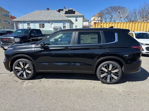 New 2025 Mitsubishi Outlander SE image 2