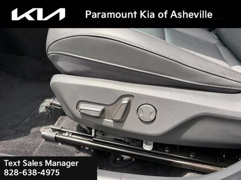Certified 2025 Kia Niro FWD image 19