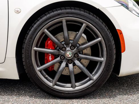 Used 2016 Alfa Romeo 4C Spider w/ Convenience Group - Spider RWD image 32