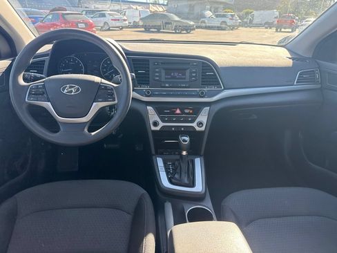Used 2018 Hyundai Elantra SE FWD image 9