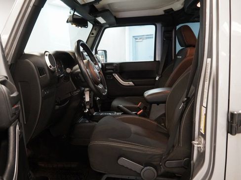 Used 2014 Jeep Wrangler Unlimited Rubicon w/ Connectivity Group image 4