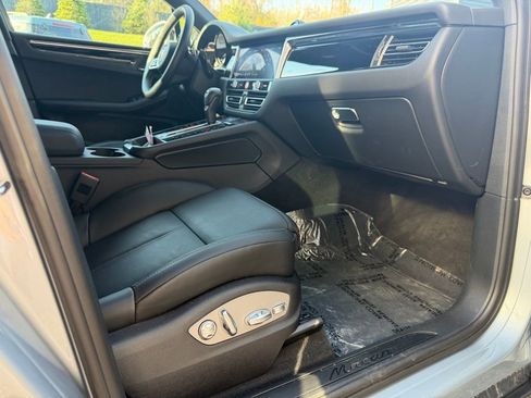 Certified 2026 Porsche Macan image 21