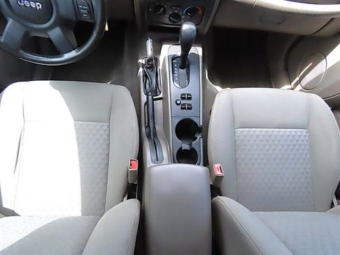 Used 2006 Jeep Liberty Sport AWD/4WD image 17
