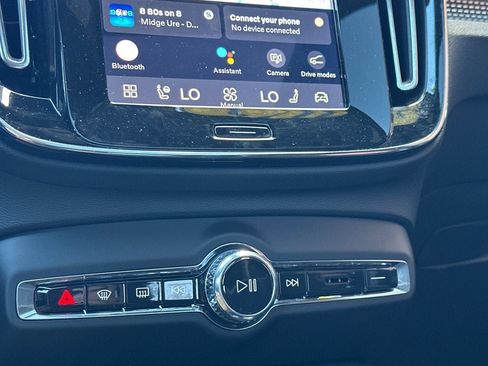 Certified 2025 Volvo XC40 B5 Plus image 24