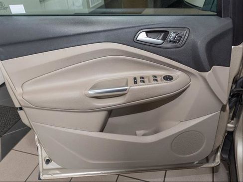 Used 2017 Ford Escape Titanium FWD image 10