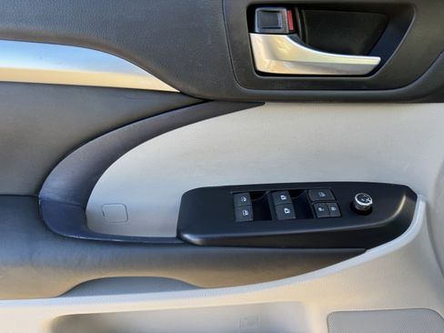Certified 2018 Toyota Highlander XLE image 9
