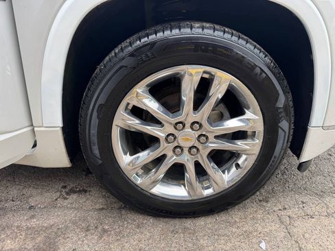 Used 2018 Chevrolet Traverse High Country w/ LPO, Floor Liner Package AWD/4WD image 31