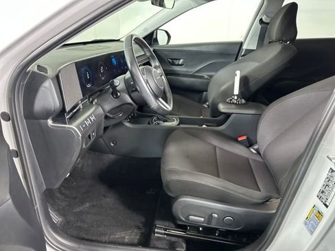 Used 2025 Hyundai Kona SEL image 11