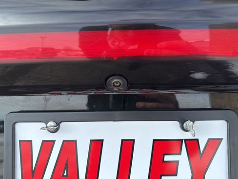 Used 2024 Chrysler Pacifica Touring-L image 10