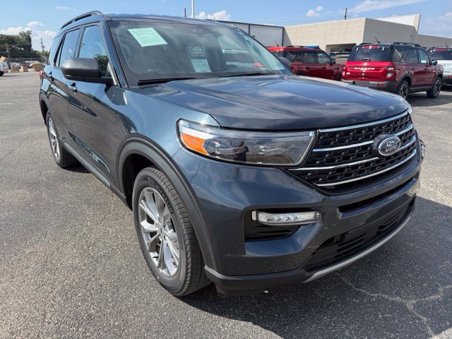 Used 2022 Ford Explorer XLT w/ Equipment Group 202A AWD/4WD image 3