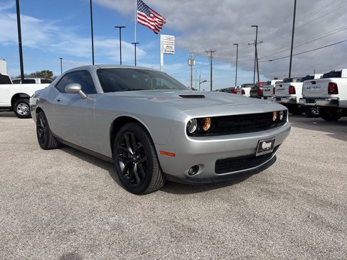 Used 2022 Dodge Challenger SXT w/ Blacktop Package image 8