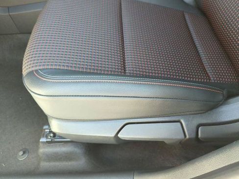 Certified 2025 Nissan Kicks SR FWD image 27