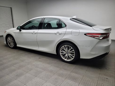 Used 2019 Toyota Camry XLE image 3