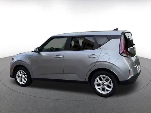 Used 2025 Kia Soul LX w/ LX Technology Package FWD image 10