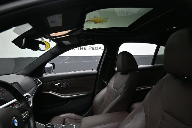 Used 2020 BMW 330i Sedan w/ Premium Package RWD image 18